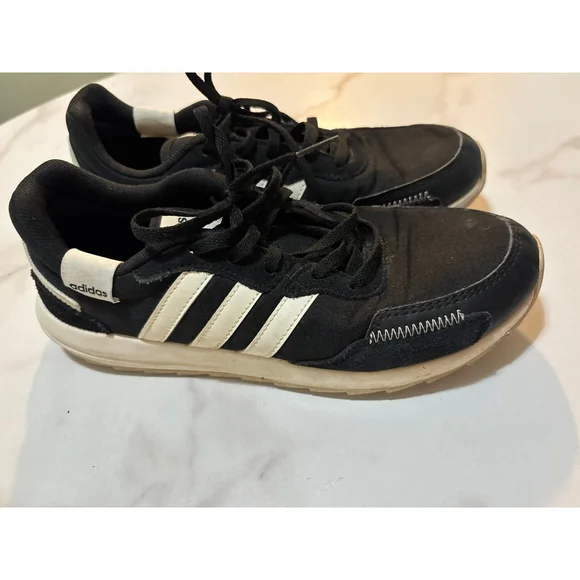 Adidas shoes - Picture 3 of 5